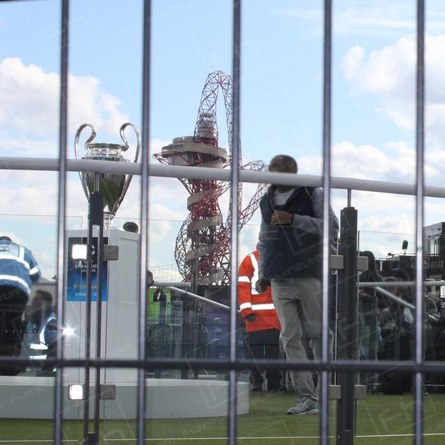 Champions Festival Stratford 2013 https://d1hcs5uofxldvl.cloudfront.net/furniture-hire-uk/article_additional/champ4/champ4.jpg - Cup with the Orbital in the background.