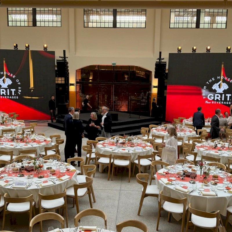 Round Banquet Table (5ft6)