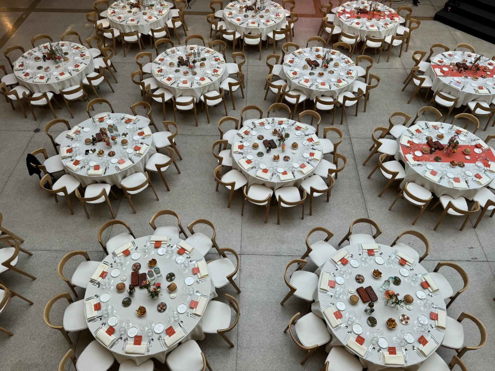 Round Banquet Table (5ft)