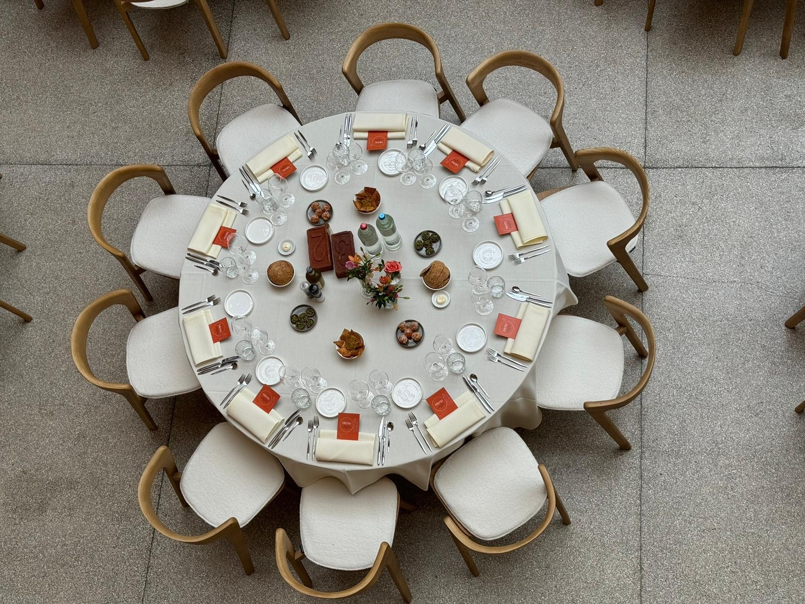 Round Banquet Table (5ft)